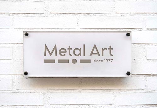 Targhetta con Incisione Milano: targa in plexiglass con logo Metal Art