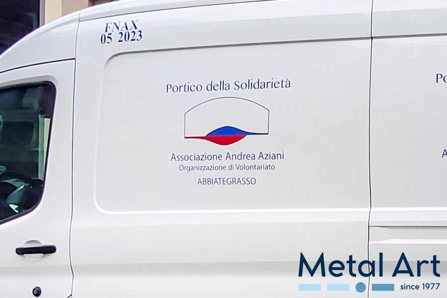 Decorazioni Automezzi Milano - Adesivi Prespaziati su Furgone