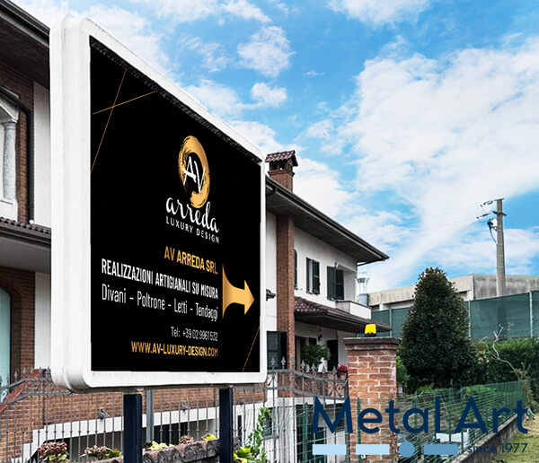 Targhe Plexiglass Milano - Cartellone su Strada di AV Arreda
