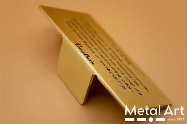 Incisioni su Targhe Milano: Personalizzazione e Brand Identity