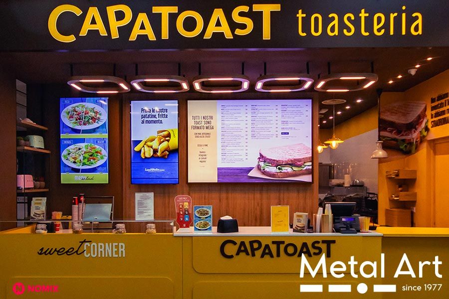 Insegne Negozi Milano: Insegna tosteria Capatoast, gioco di parole